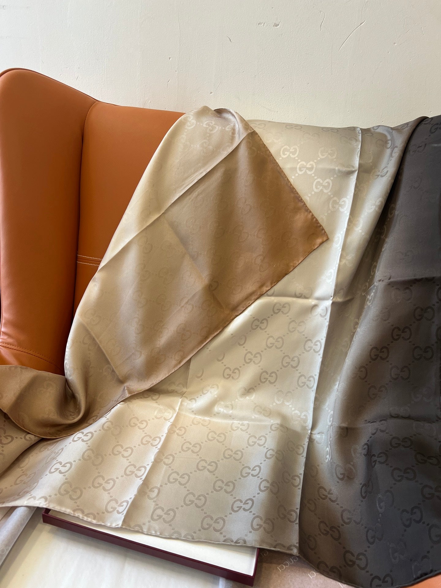 GUCCI 25S SCARF 90 IN SILK 600369