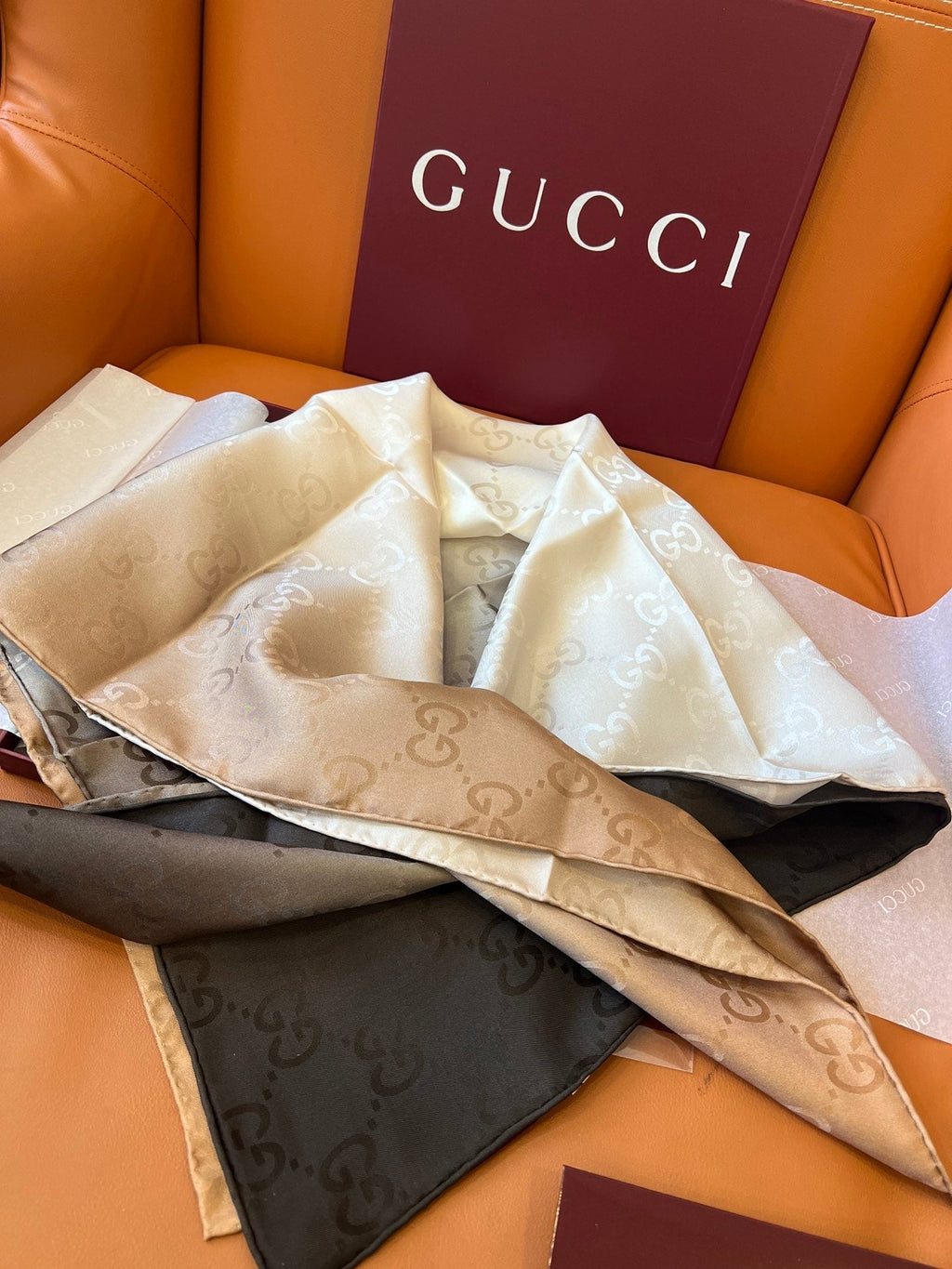 GUCCI 25S SCARF 90 IN SILK 600369