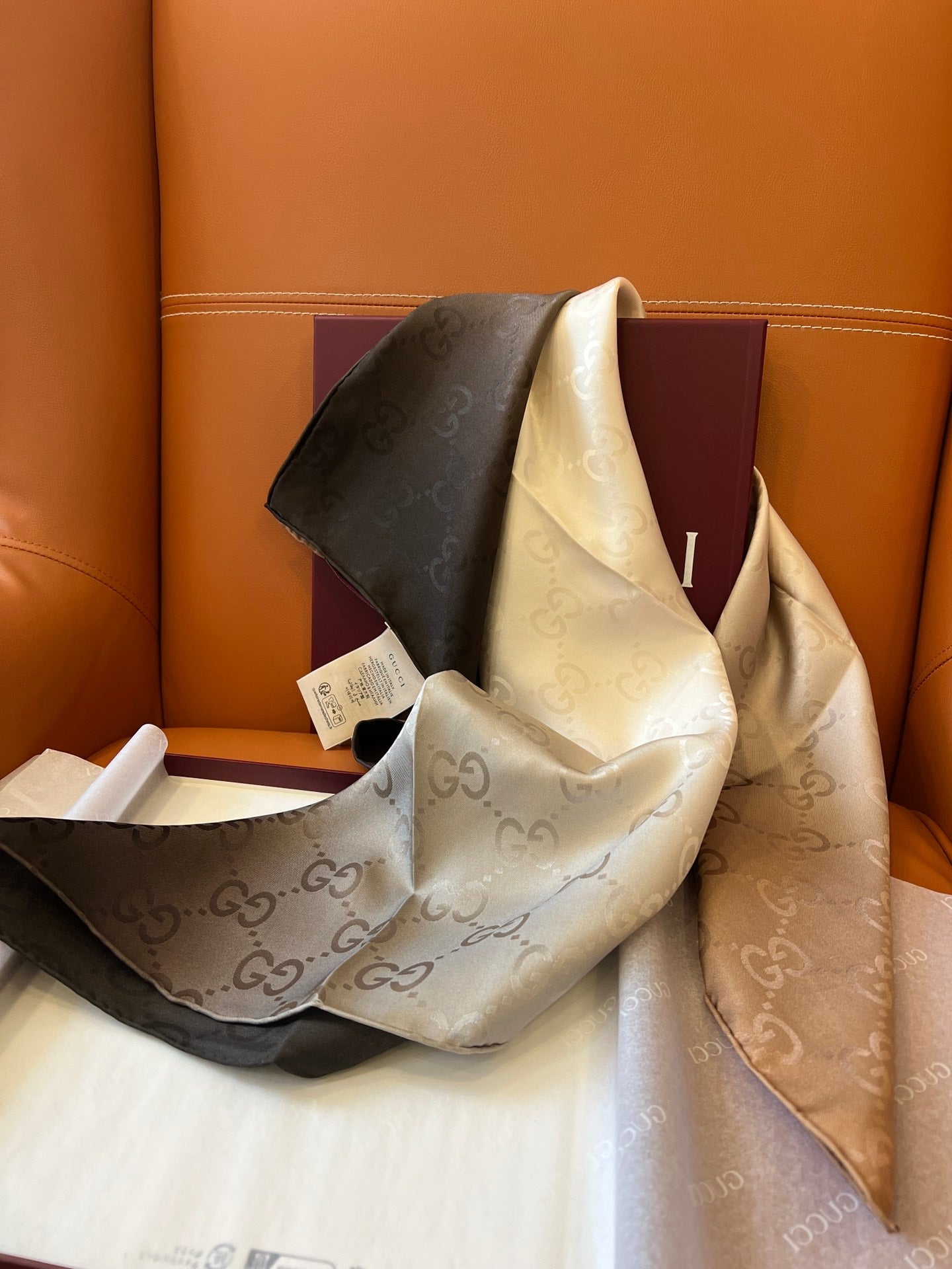 GUCCI 25S SCARF 90 IN SILK 600369