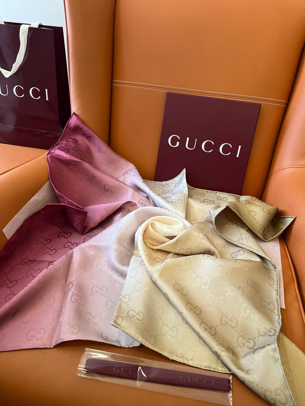 GUCCI 25S SCARF 90 IN SILK 600370