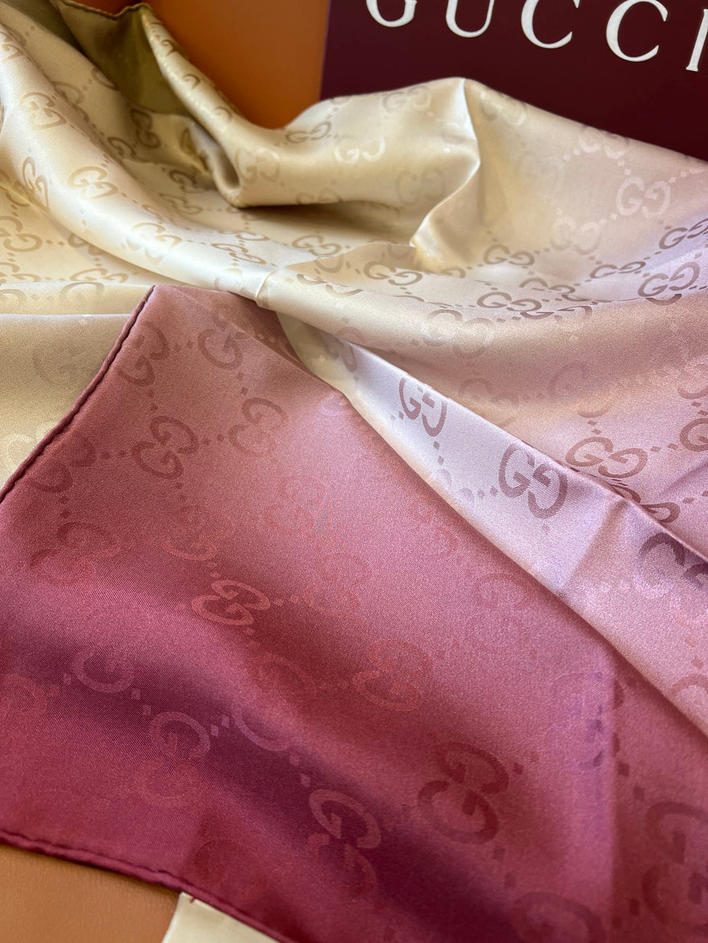 GUCCI 25S SCARF 90 IN SILK 600370