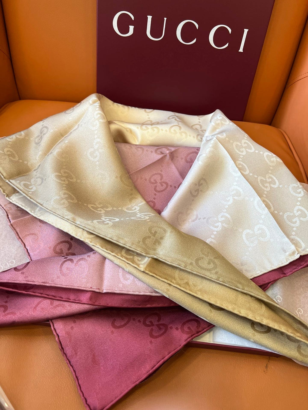 GUCCI 25S SCARF 90 IN SILK 600370