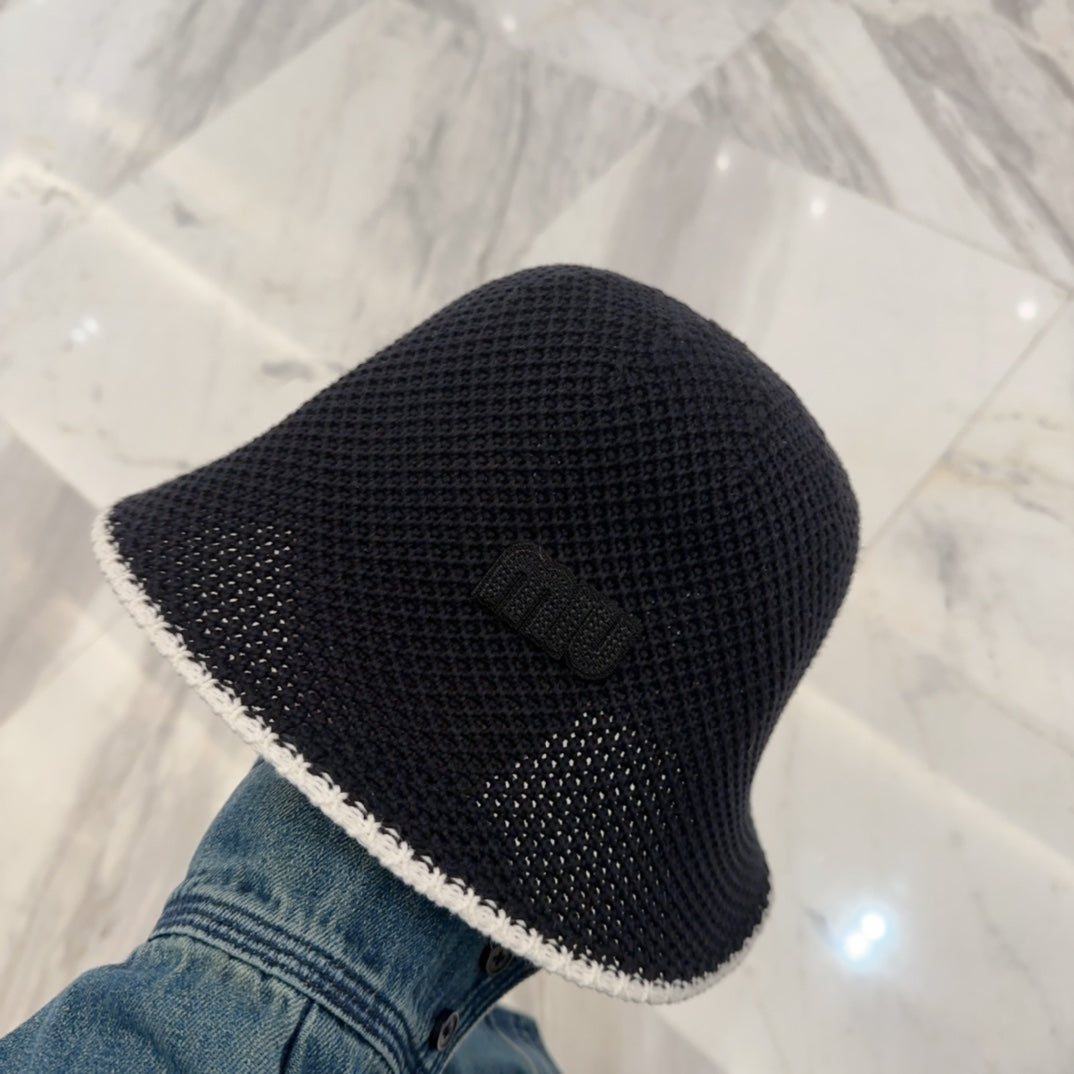 MM BUCKET IN BLACK MESH FABRIC