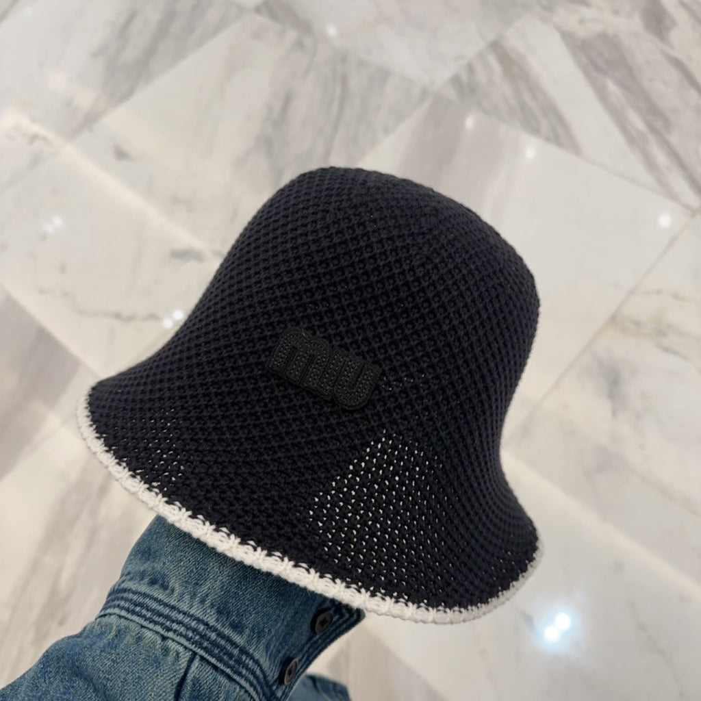 MM BUCKET IN BLACK MESH FABRIC