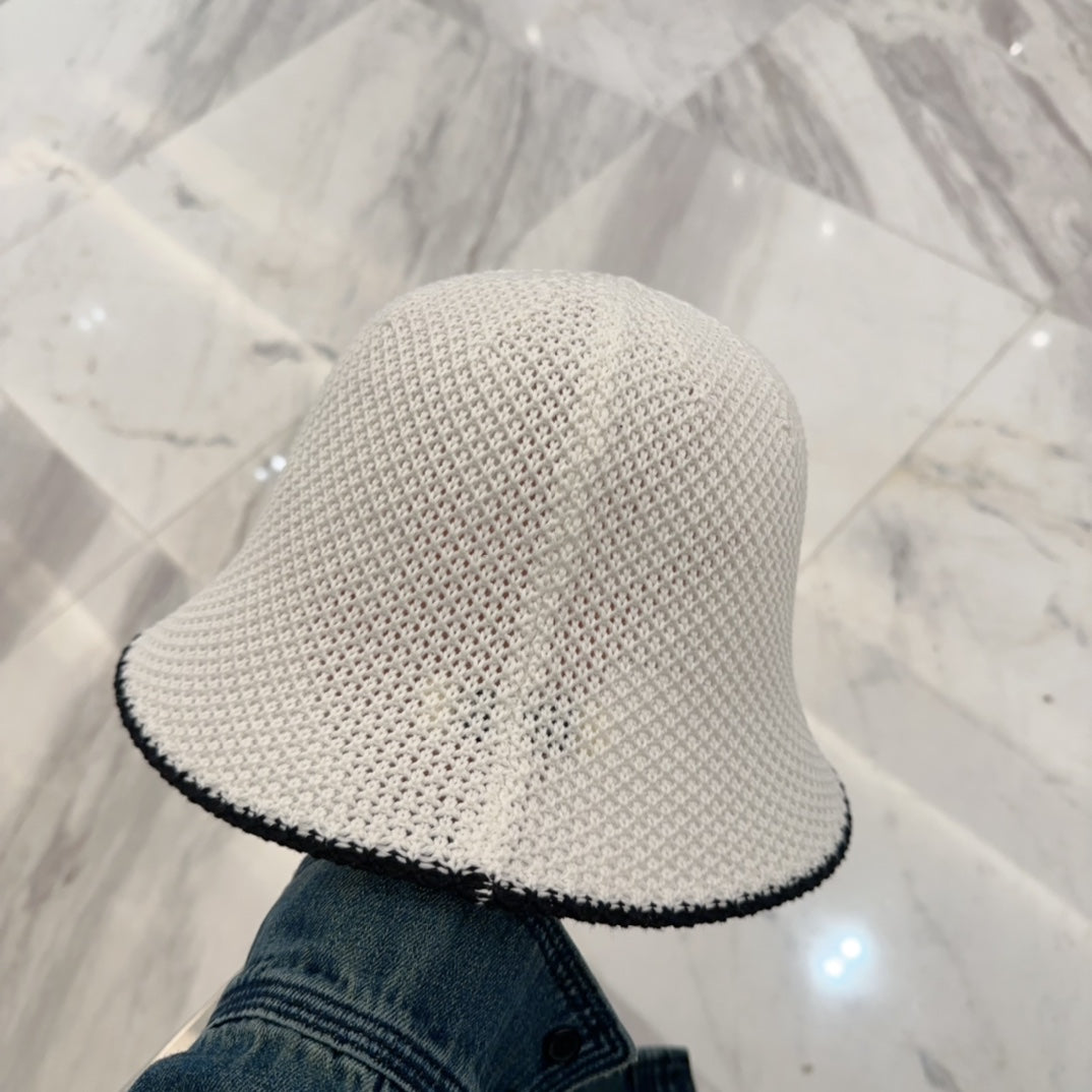 MM BUCKET IN WHITE MESH FABRIC