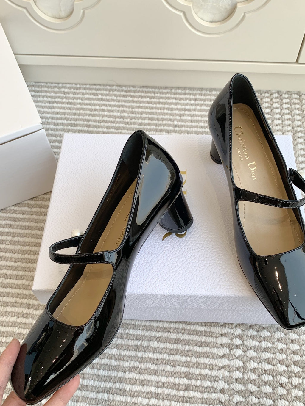 PEARL JOLIE MARY JANE PUMPS IN BLACK CALFSKIN