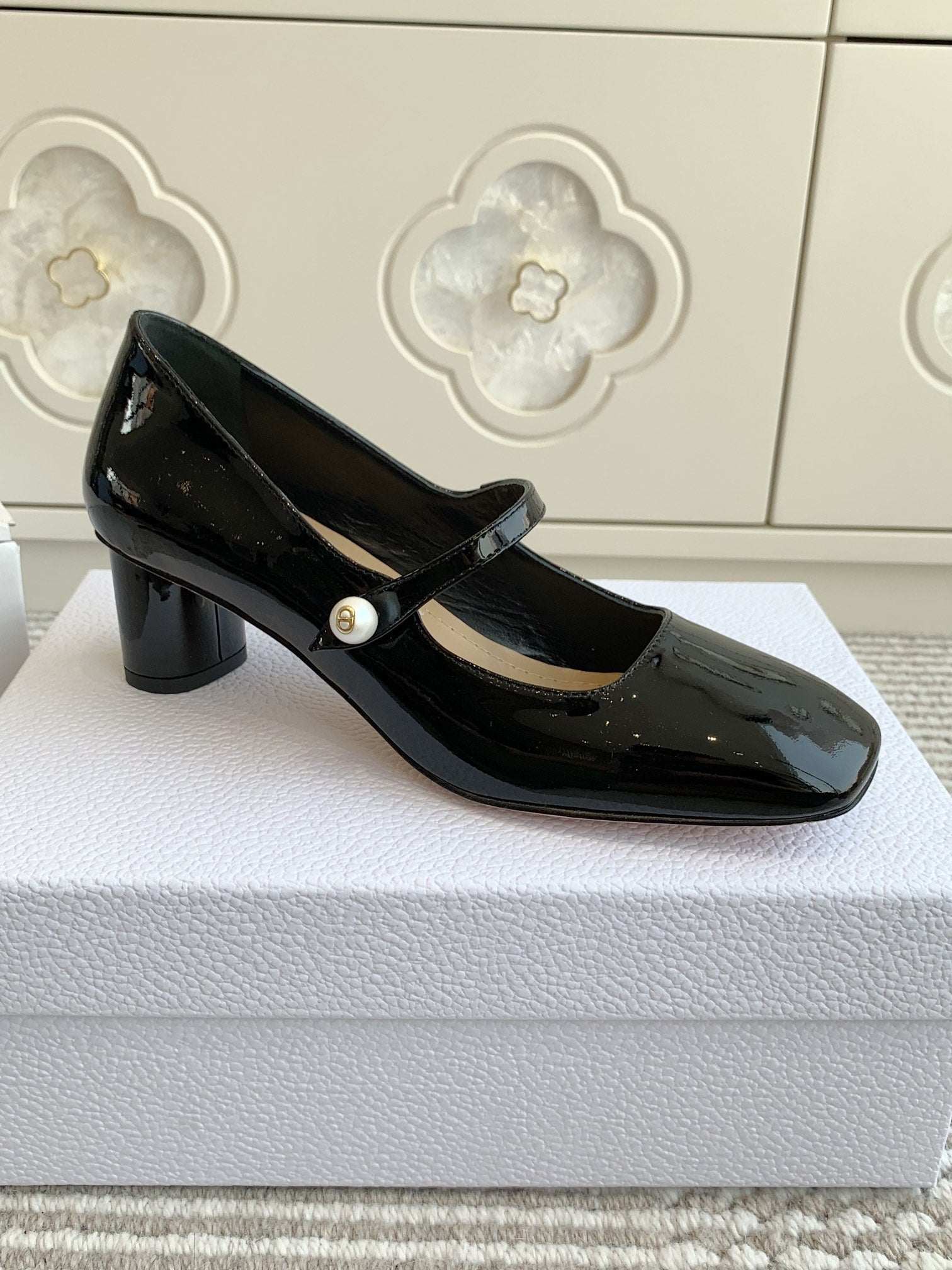 PEARL JOLIE MARY JANE PUMPS IN BLACK CALFSKIN