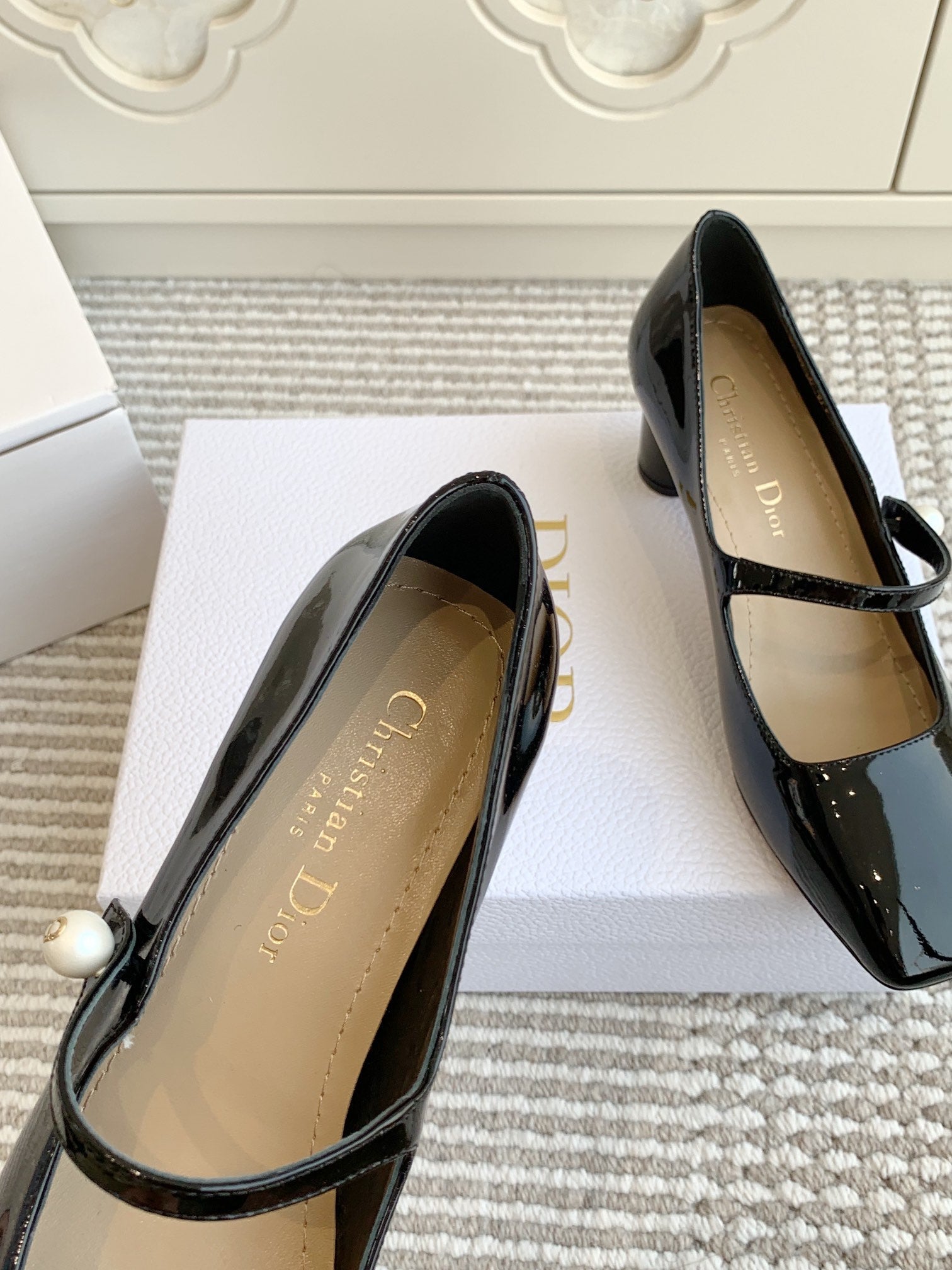 PEARL JOLIE MARY JANE PUMPS IN BLACK CALFSKIN