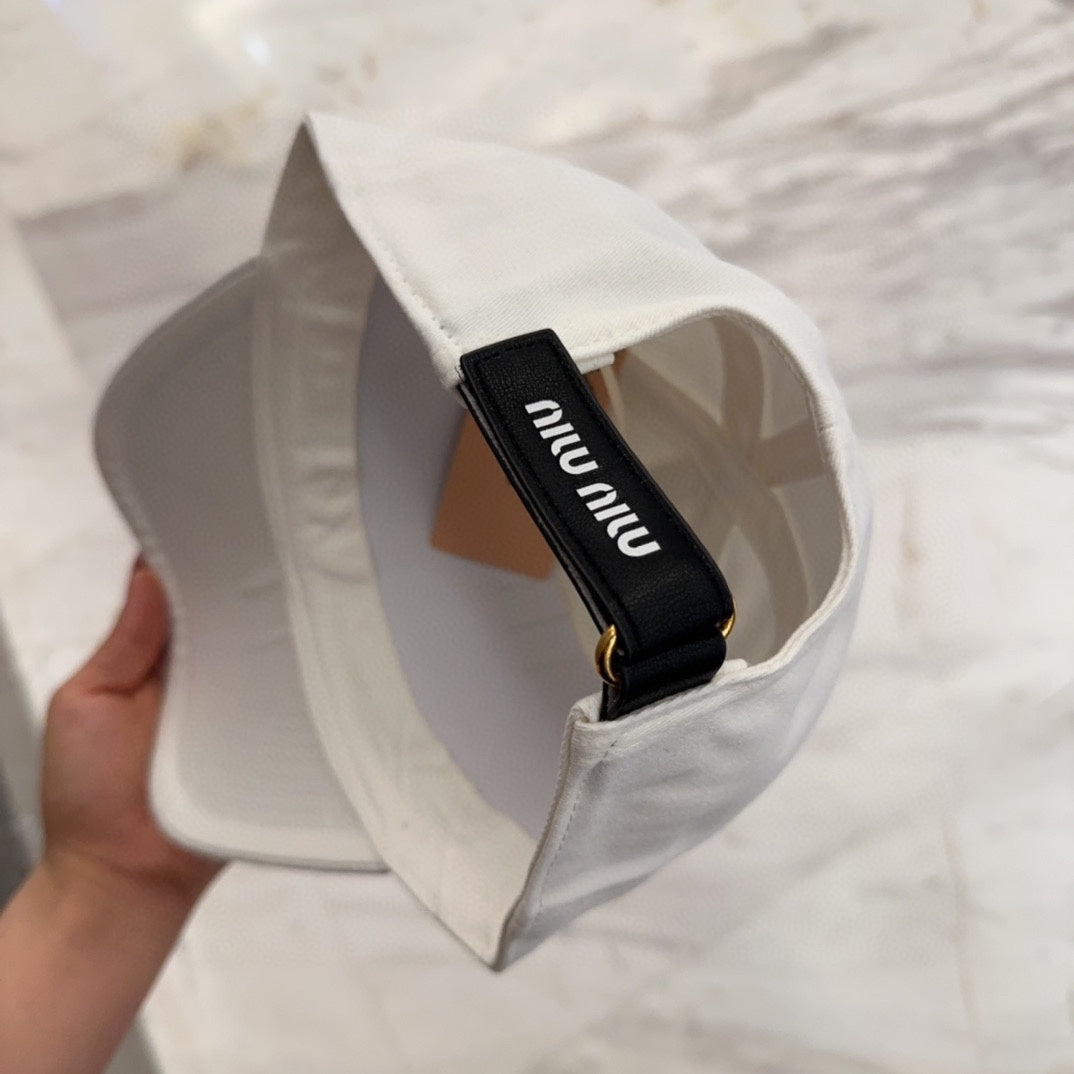 MM BASEBALL CAP IN WHITE FABRIC EMBROIDERED LOGO STYLE 3