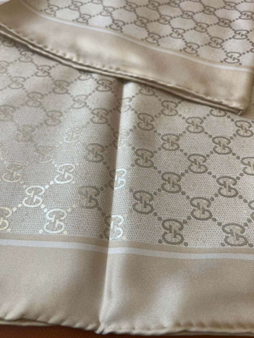 GUCCI 25S SCARF 90 IN SILK 697667