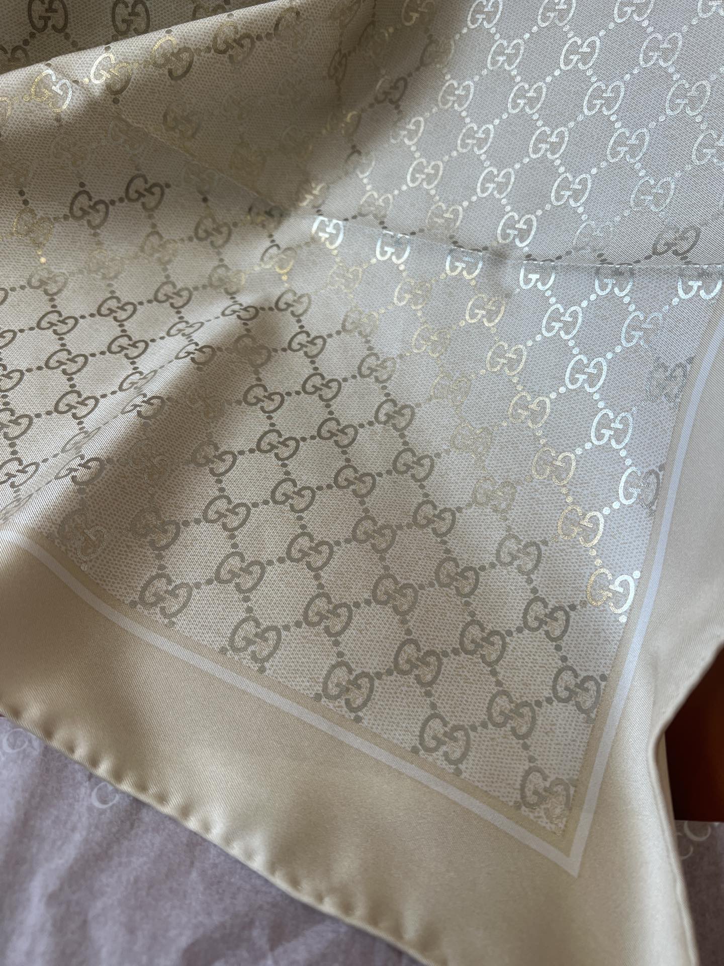 GUCCI 25S SCARF 90 IN SILK 697667