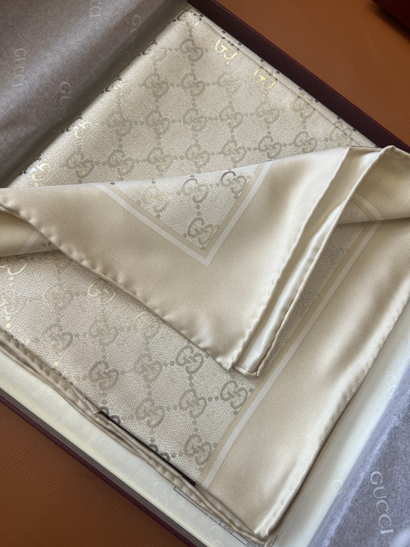 GUCCI 25S SCARF 90 IN SILK 697667