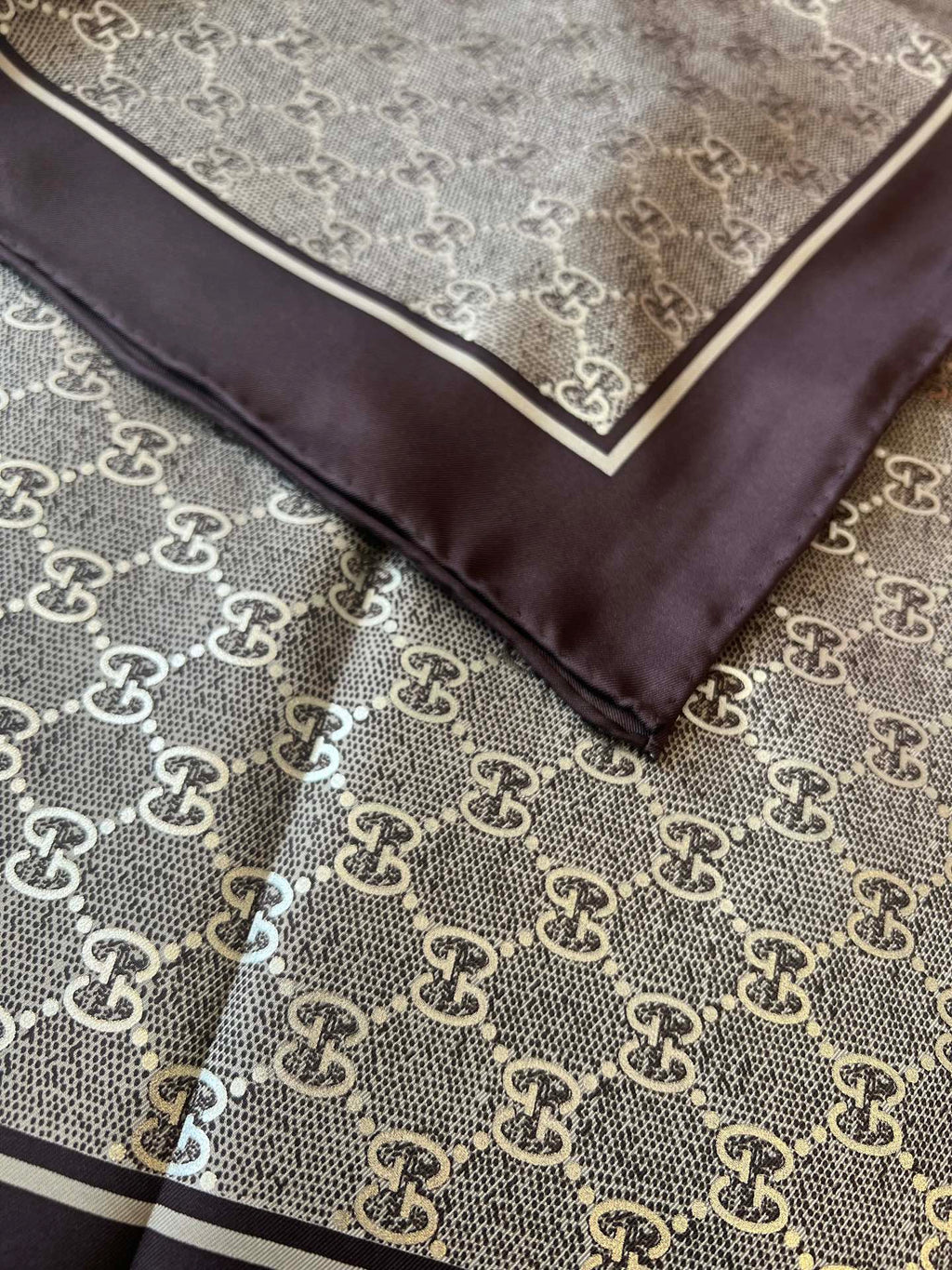 GUCCI 25S SCARF 90 IN SILK 697666