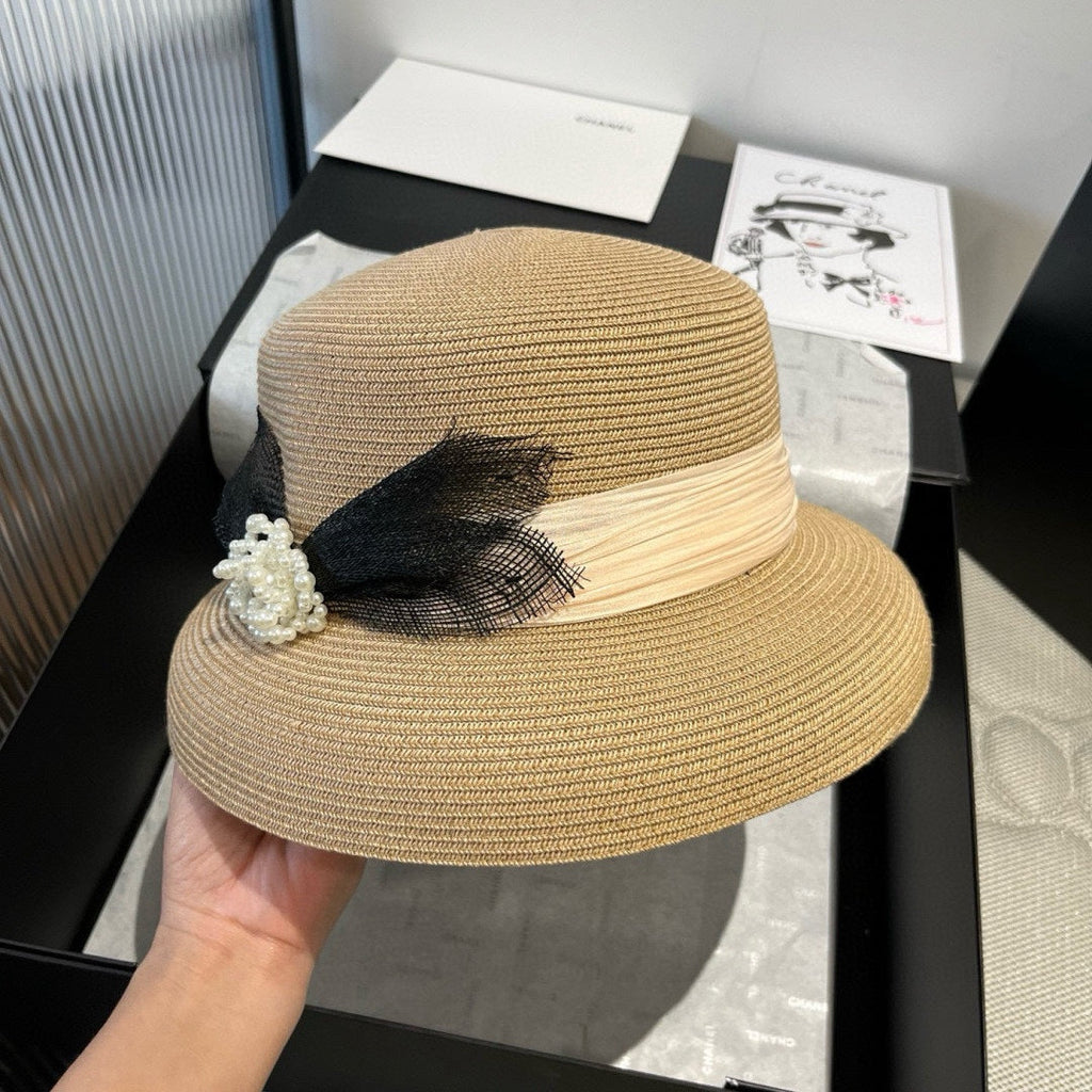 SMALL BRIM HAT MODEL 650348 IN BEIGE WOVEN STRAW
