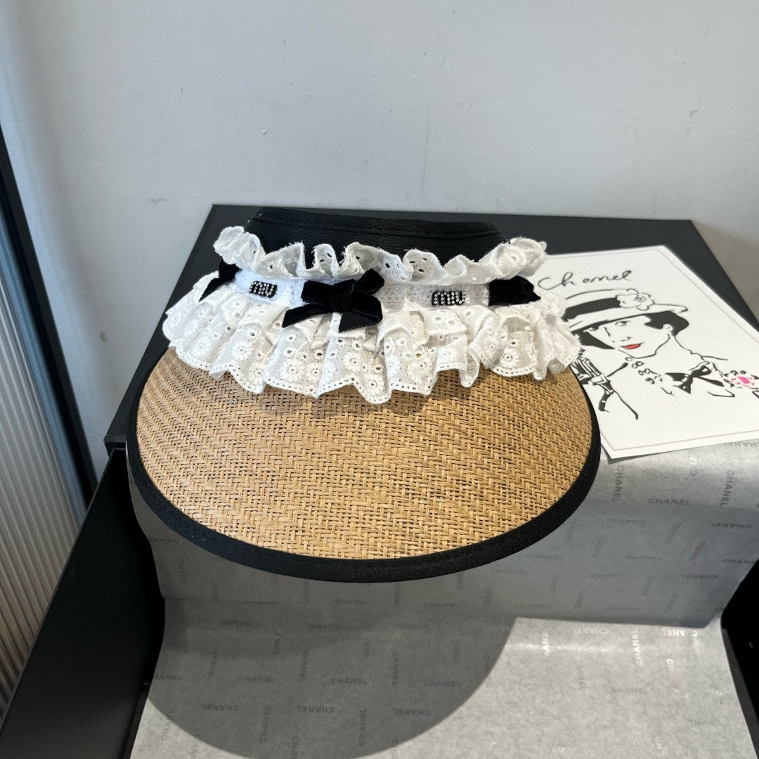 MM OPEN-TOP STRAW HAT IN BEIGE MIX WHITE EYELET FABRIC