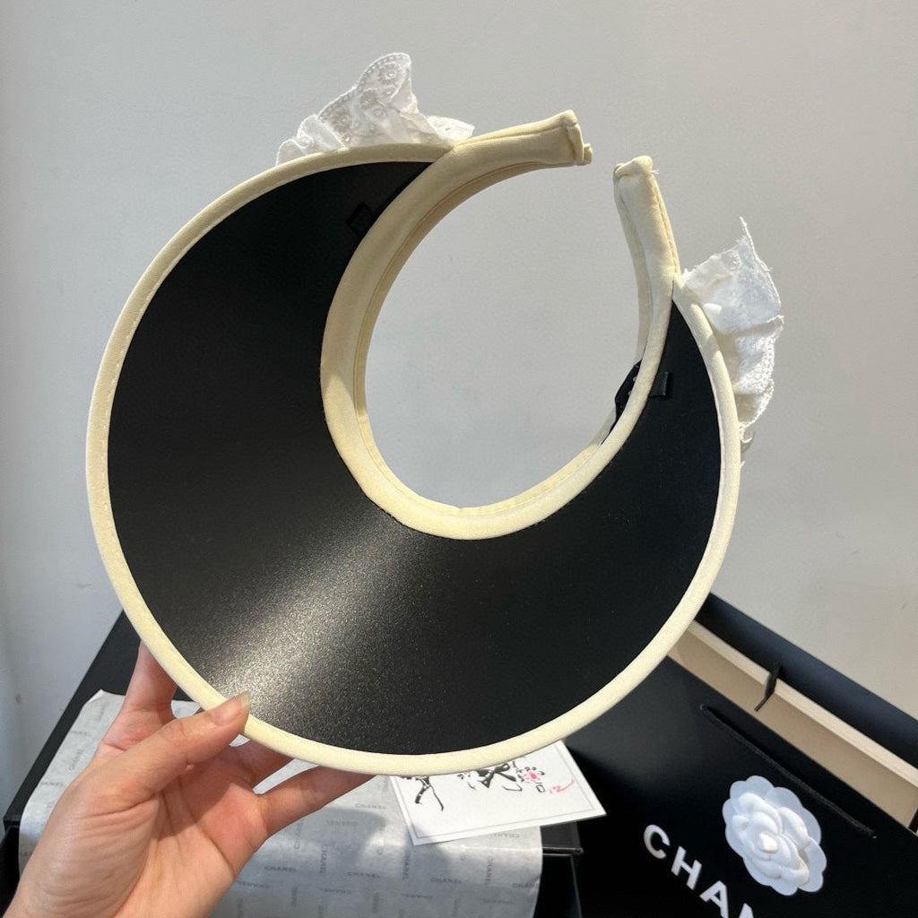 MM OPEN-TOP STRAW HAT IN LIGHT BEIGE MIX WHITE EYELET FABRIC