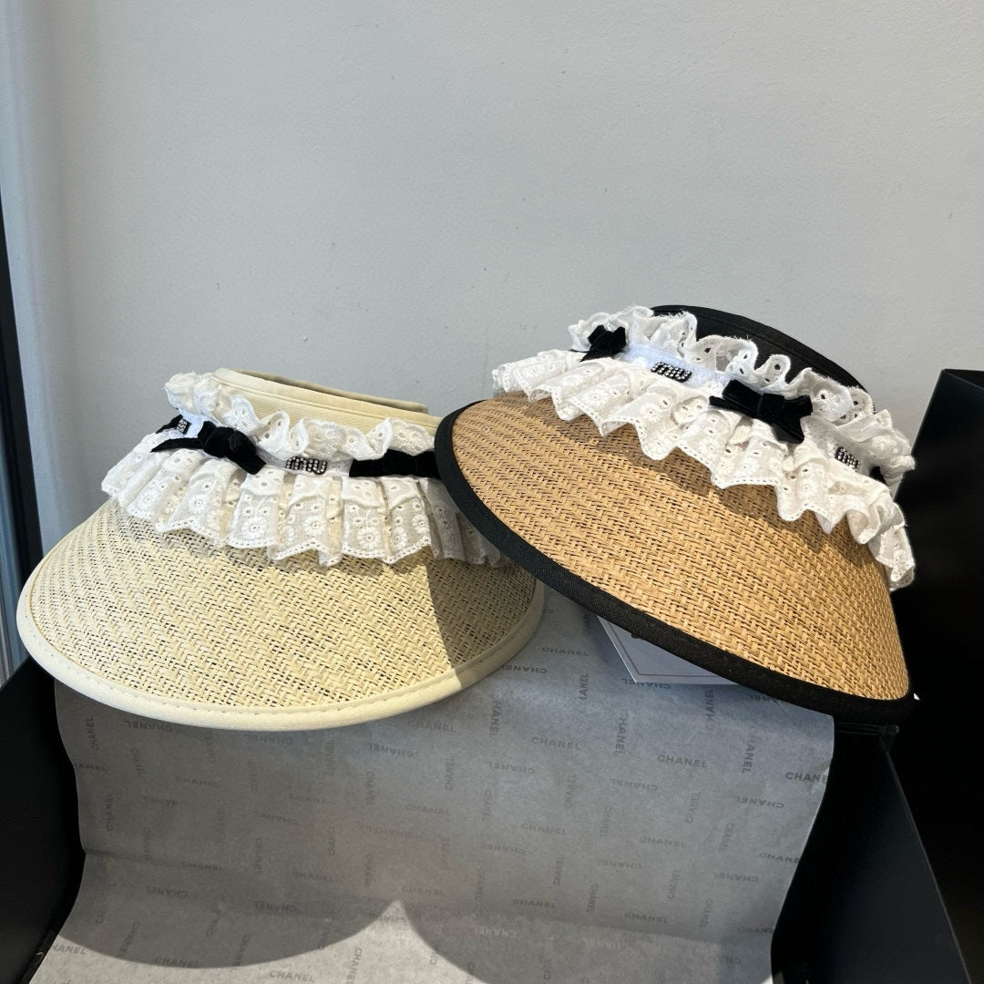 MM OPEN-TOP STRAW HAT IN LIGHT BEIGE MIX WHITE EYELET FABRIC