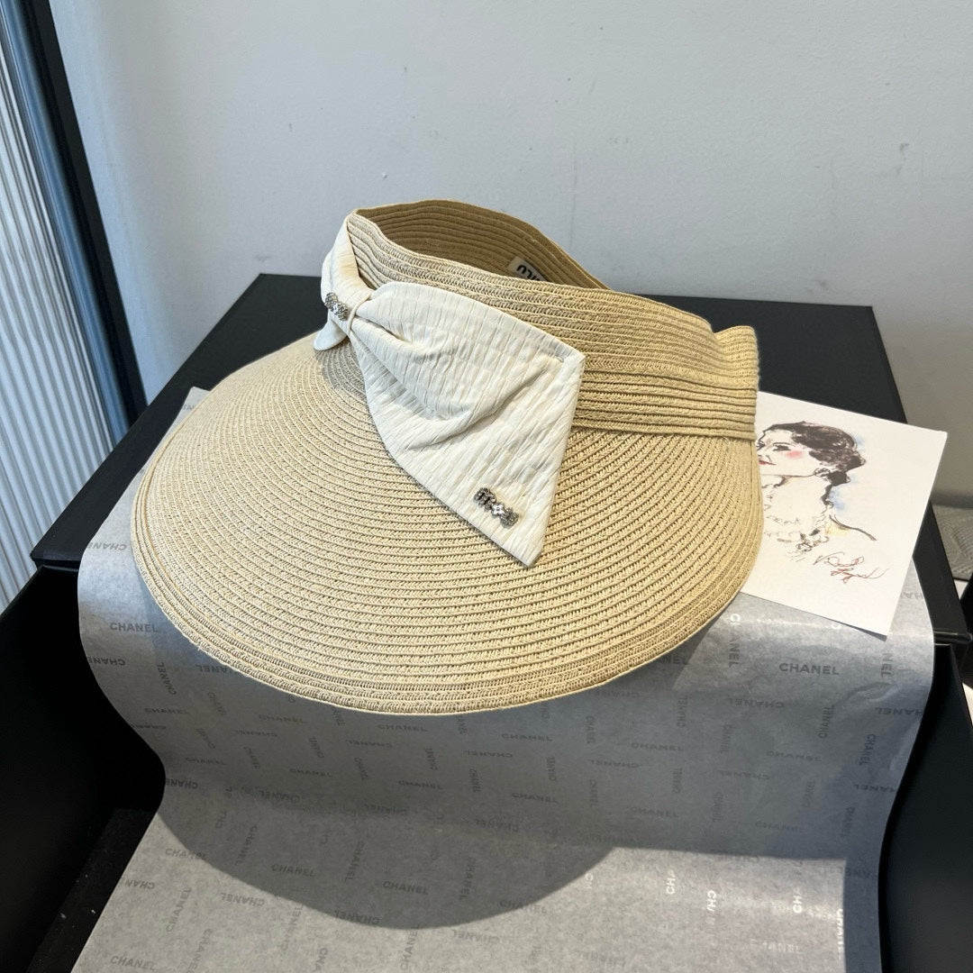 MM OPEN-TOP STRAW HAT IN LIGHT BEIGE WITH LARGE BOW