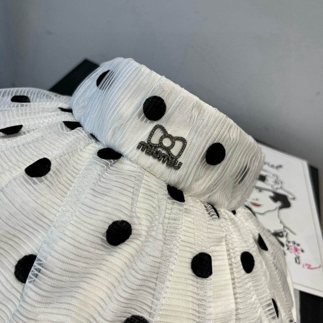 MM OPEN-TOP HAT IN WHITE WITH POLKA DOTS FABRIC