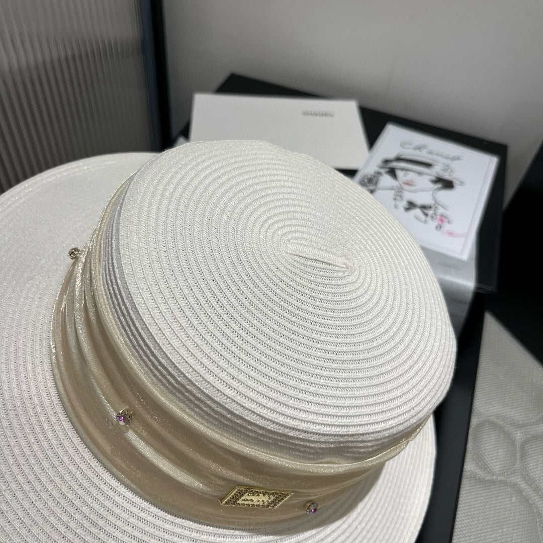 MM STRAW HAT IN WHITE WITH RHINESTONE EMBELLISHED