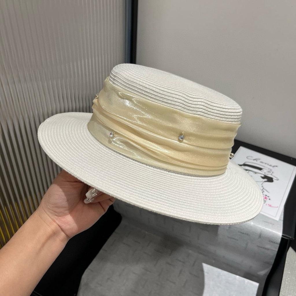 MM STRAW HAT IN WHITE WITH RHINESTONE EMBELLISHED