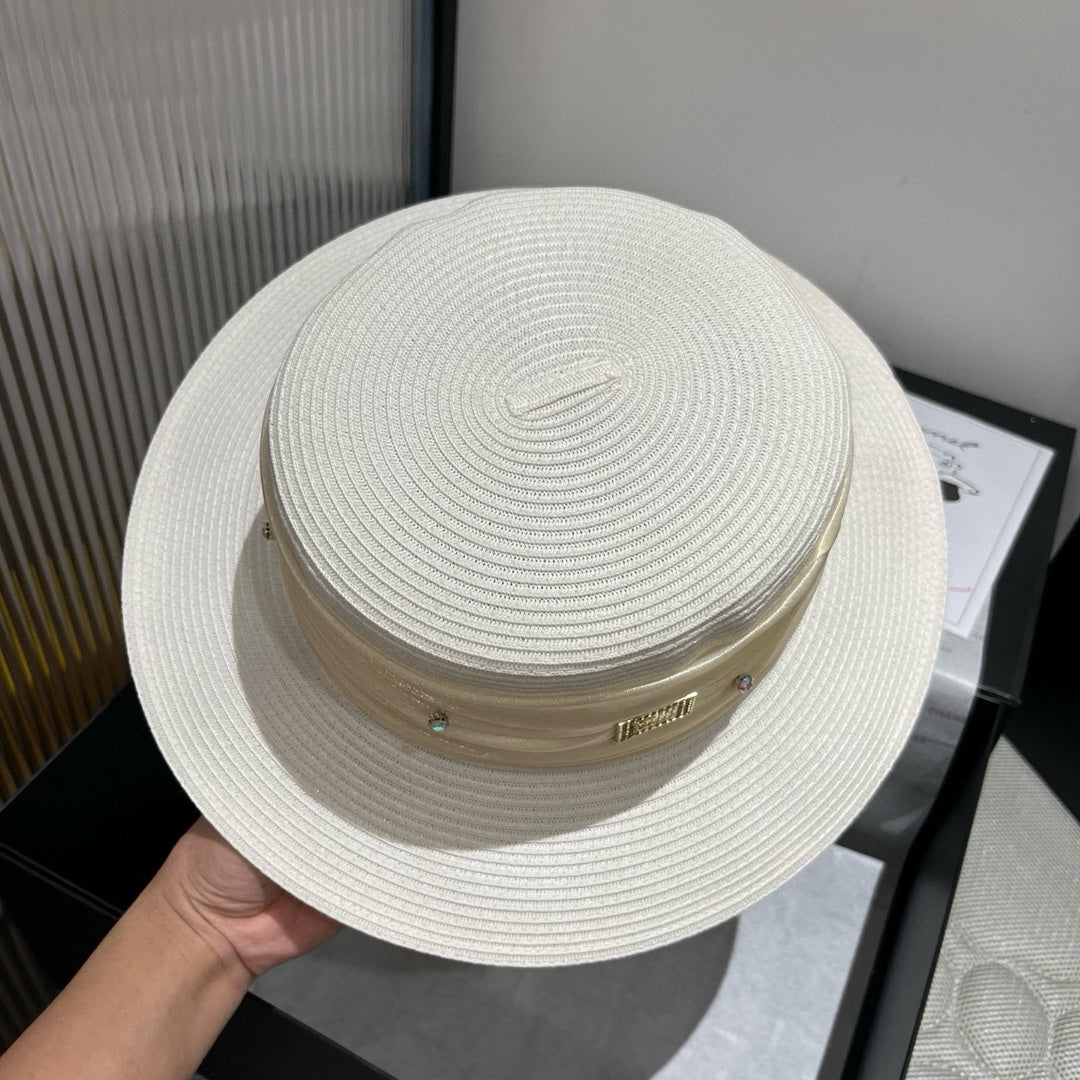 MM STRAW HAT IN WHITE WITH RHINESTONE EMBELLISHED