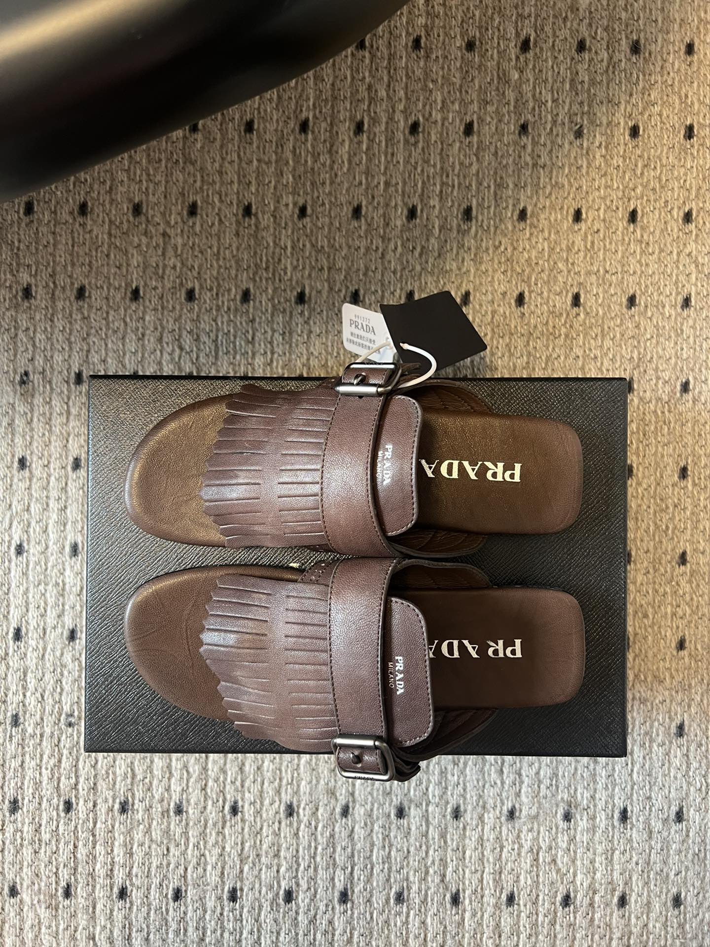 PRADA 25S SHUFFLE LEATHER THONG SANDALS IN BROWN CALFSKIN