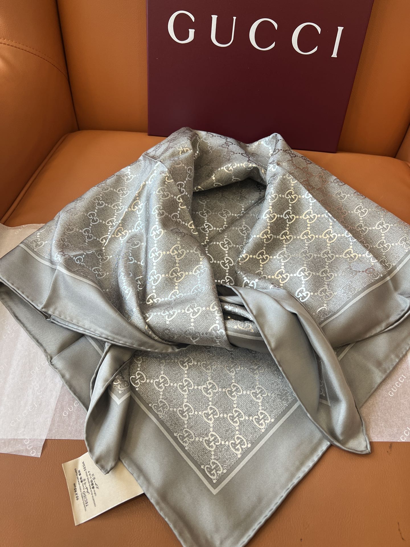 GUCCI 25S SCARF 90 IN SILK 697668