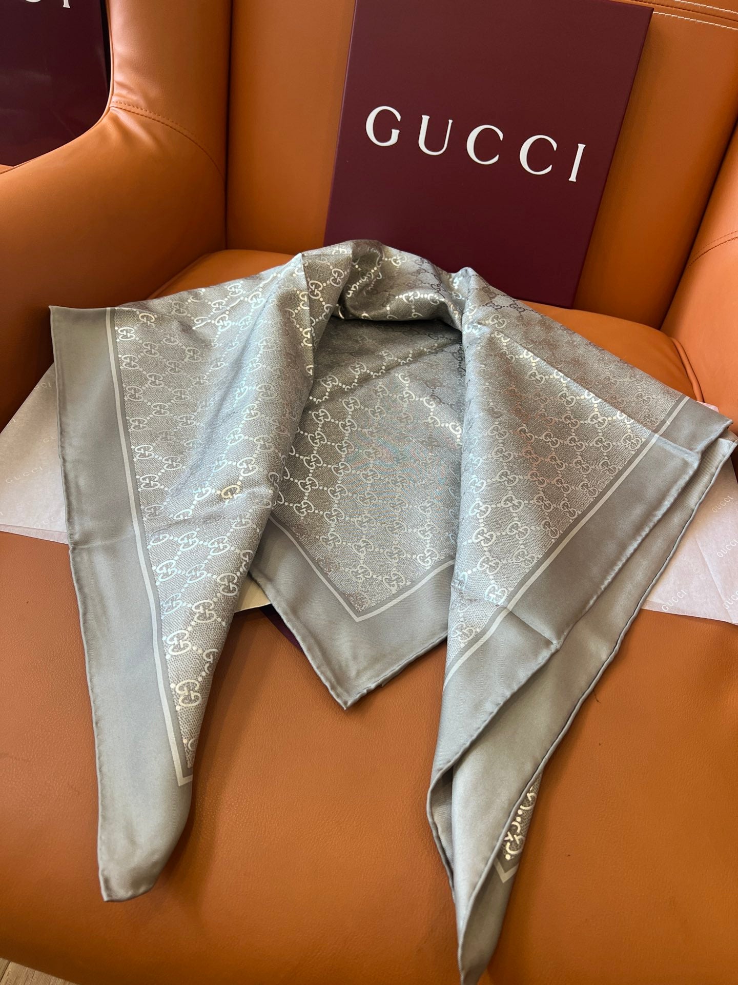 GUCCI 25S SCARF 90 IN SILK 697668