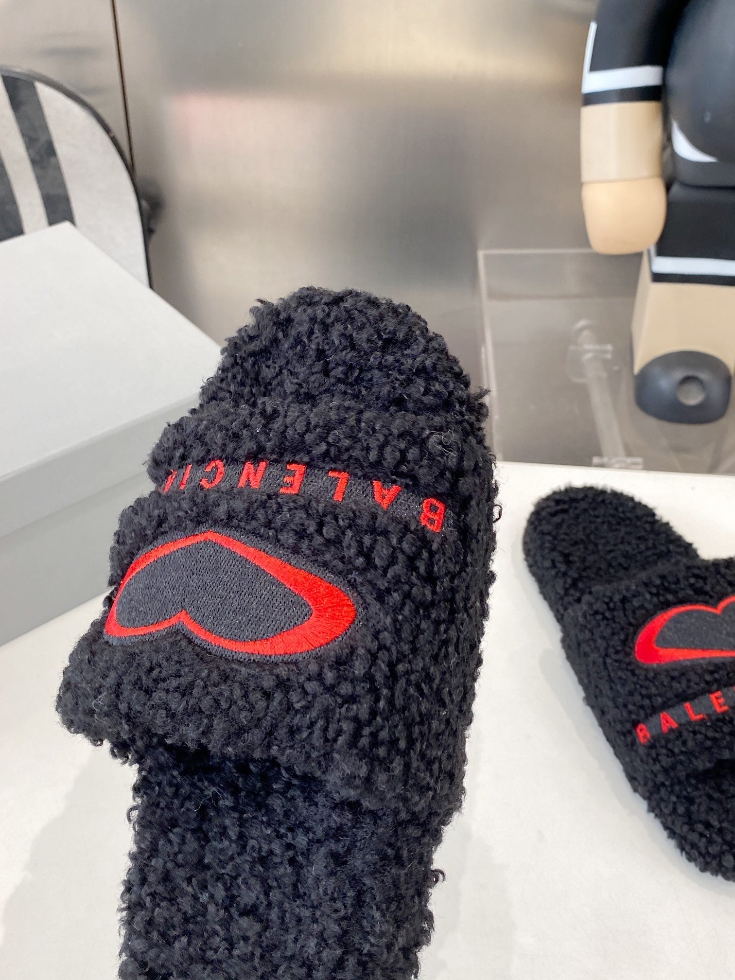 BALENCIAGA 25S FLAT SLIPPERS IN BLACK MIX RED WOOL