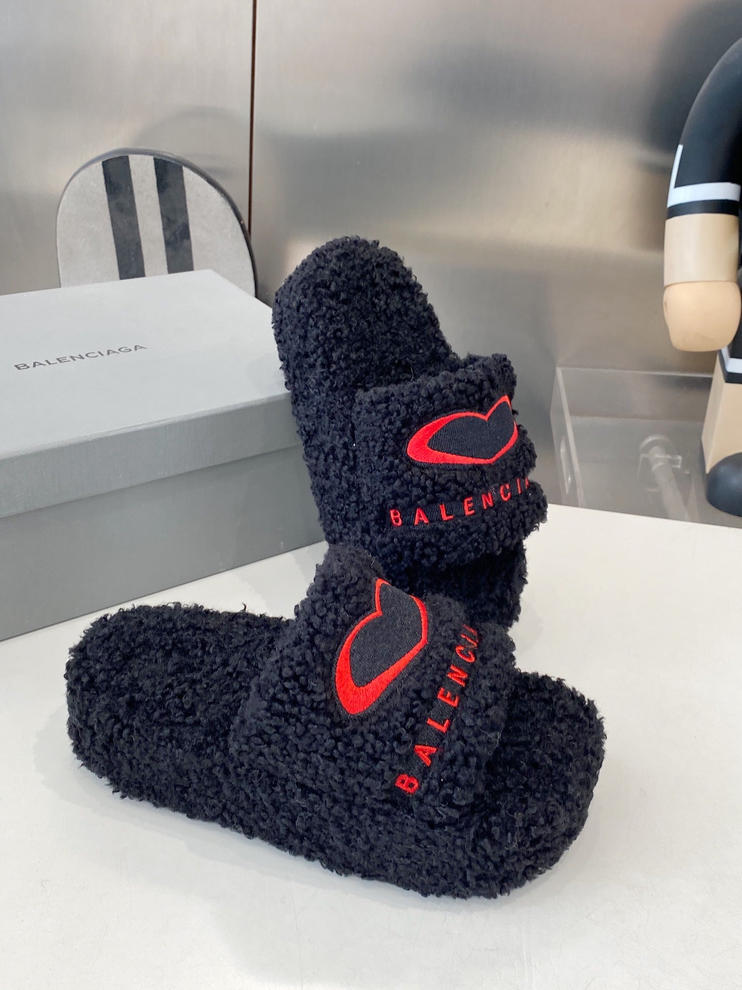 BALENCIAGA 25S SLIPPERS IN BLACK MIX RED WOOL