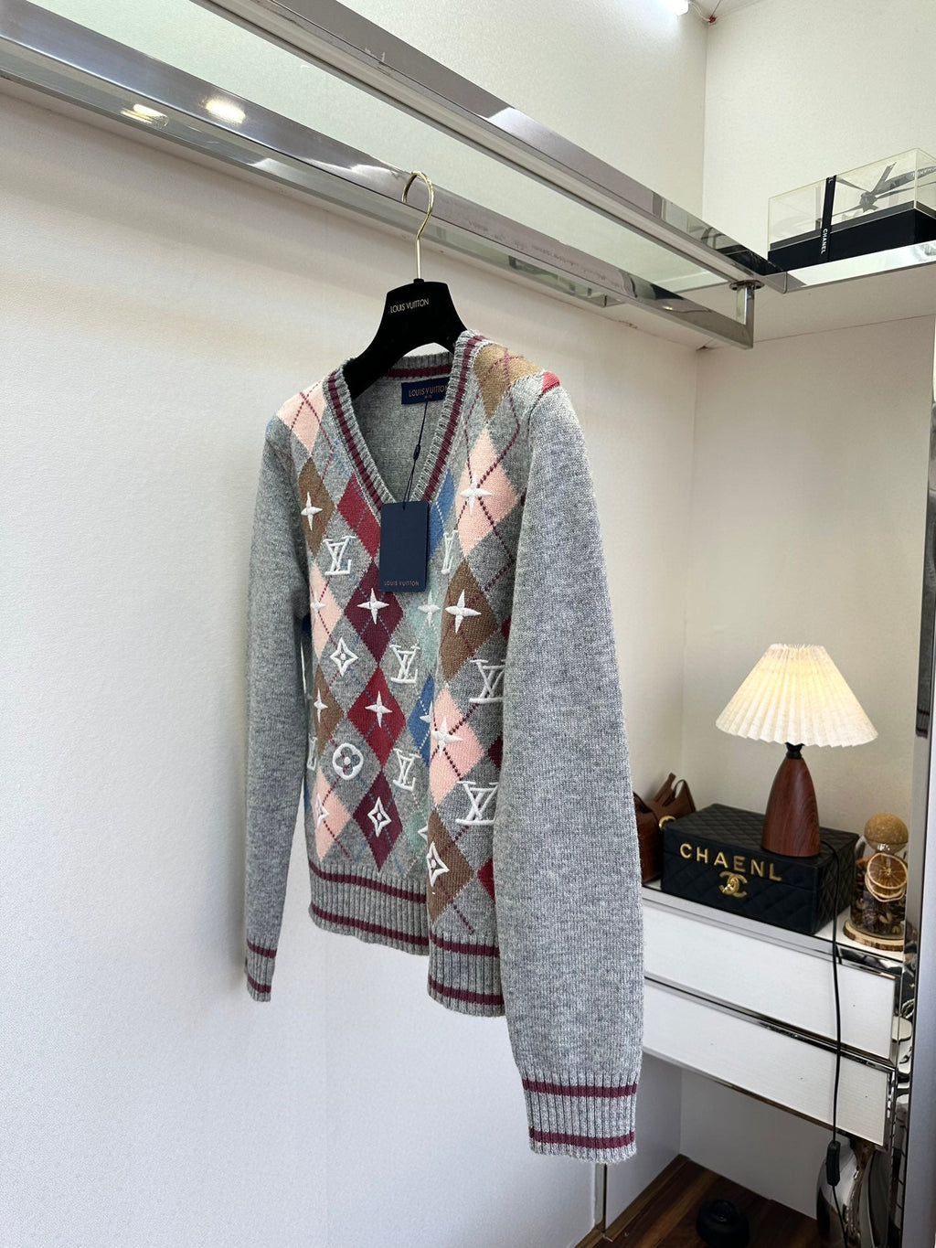 LV 25S V-NECK SWEATER 0111