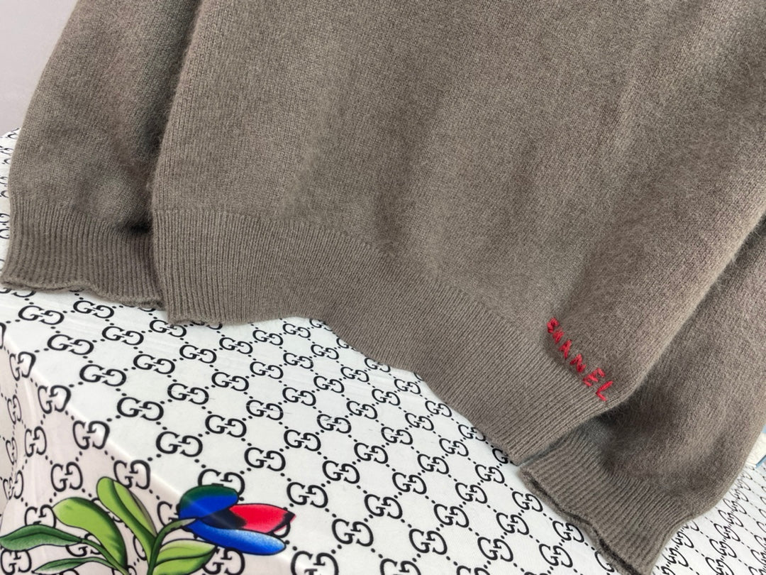 CHANEL 25S COLLARED SWEATER 595