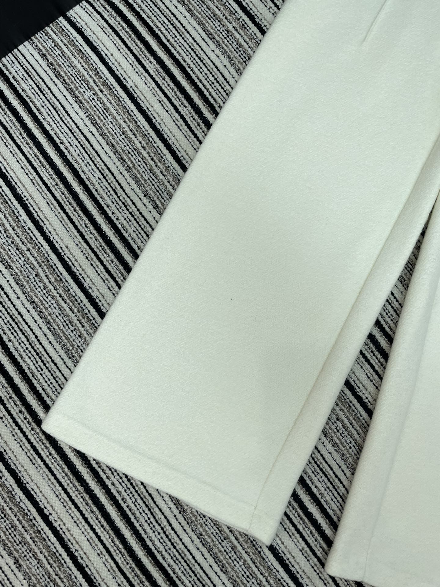 MIUMIU WIDE-LEG PANTS STYLE 653