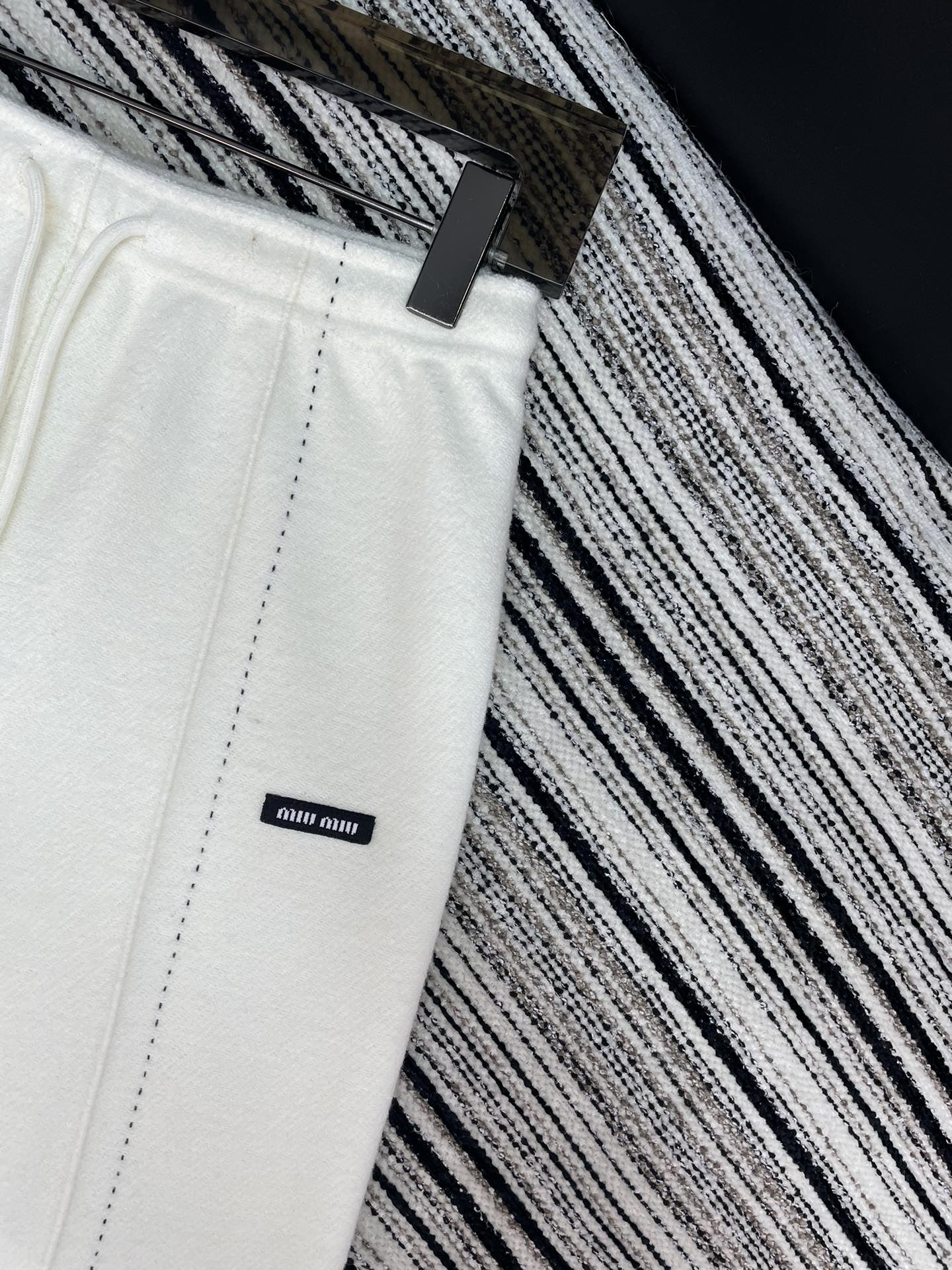 MIUMIU WIDE-LEG PANTS STYLE 653