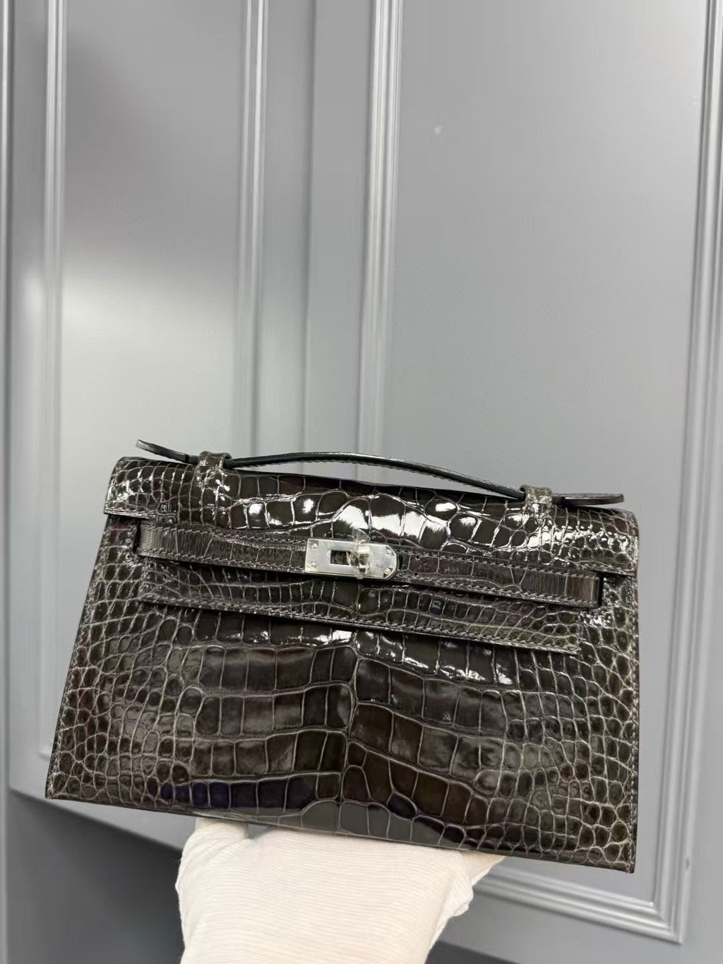 HM KELLY MINI 22 IN BROWN AMERICAN ALLIGATOR SILVER BUCKLE