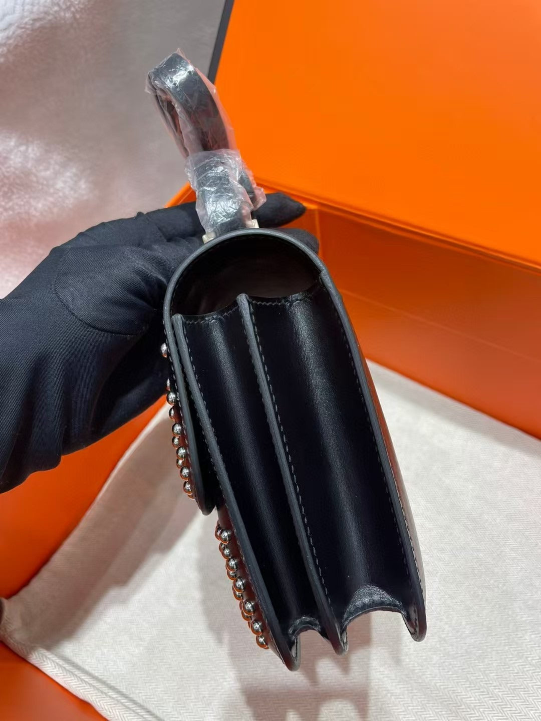 CONSTANCE CLOUTÉ BLACK BOX 24 IN BLACK CALFSKIN PALLADIUM HARDWARE