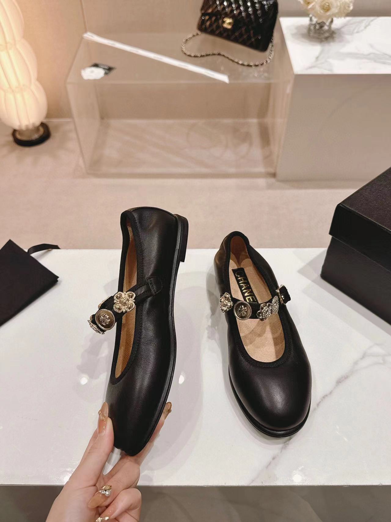 MARY JANE BLACK LAMBSKIN 24