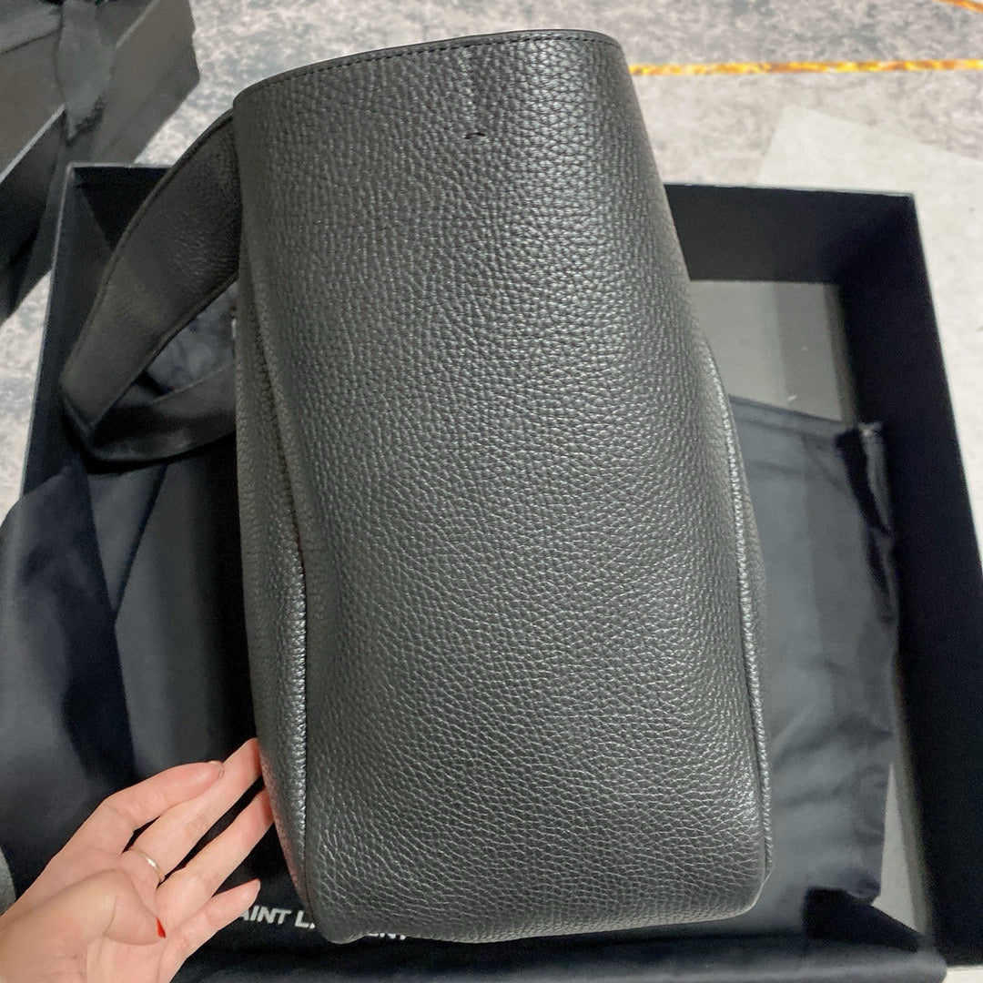 LE 5 À 7 BEA IN GRAINED LEATHER BLACK