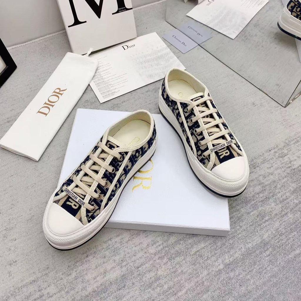 WALKN 45 BEIGE BLUE OBLIQUE EMBROI-DERY CANVAS