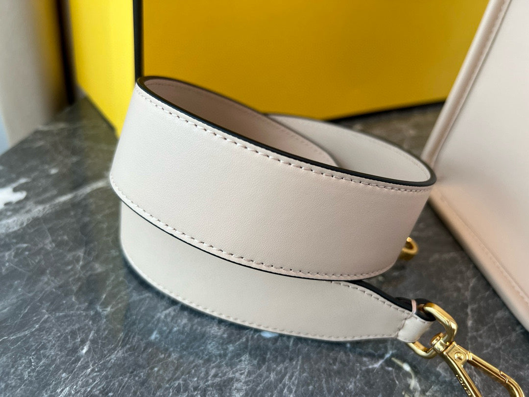 SHINE LARGE 35 TOTE IN BEIGE CREAM CALFSKIN