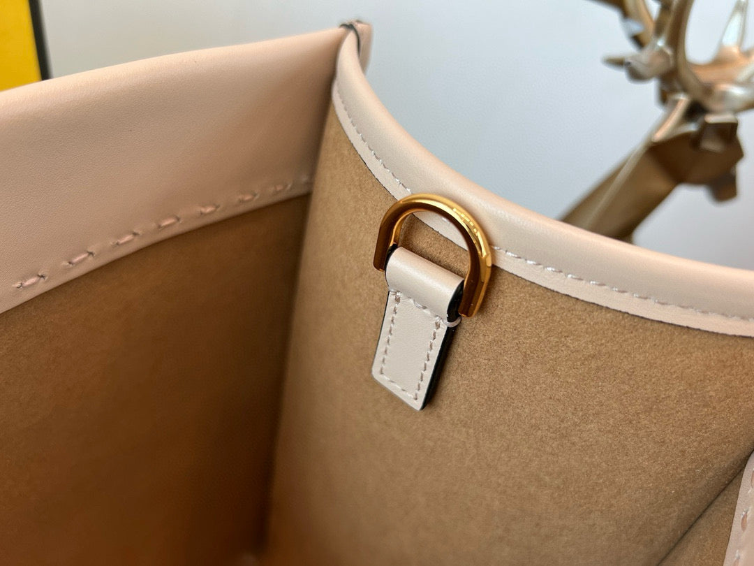 SHINE LARGE 35 TOTE IN BEIGE CREAM CALFSKIN