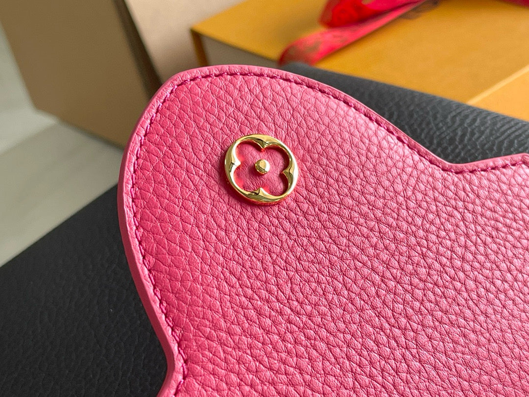 CAPUCINES MM 31 BLACK GOLD HARDWARE