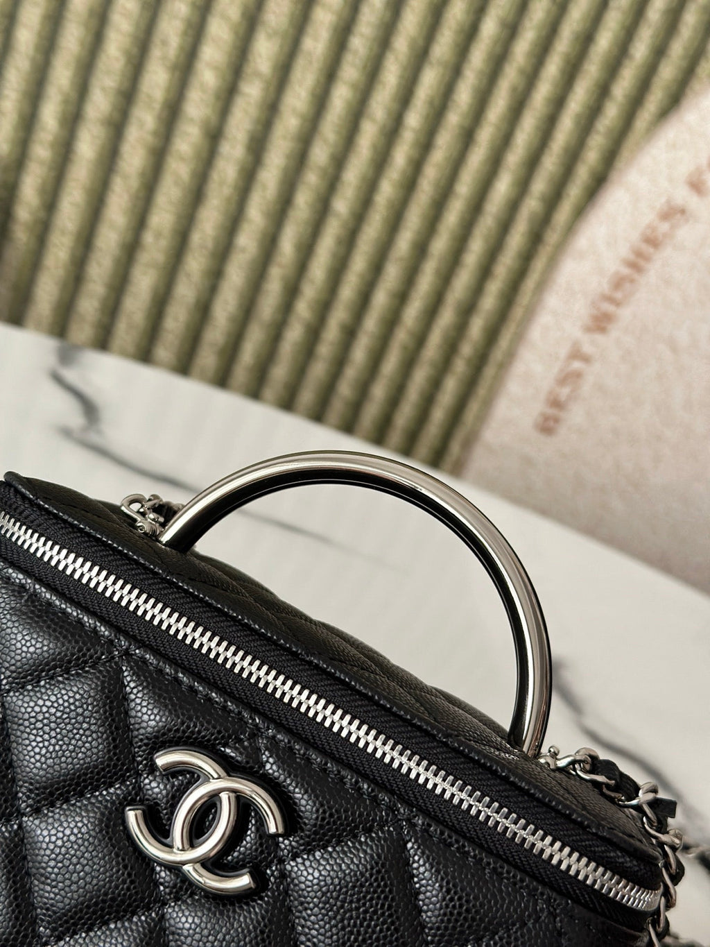 25P VANITY 17 CAVIAR WITH HANDLE METAL IN BLACK CALFSKIN SILVER HARDWARE