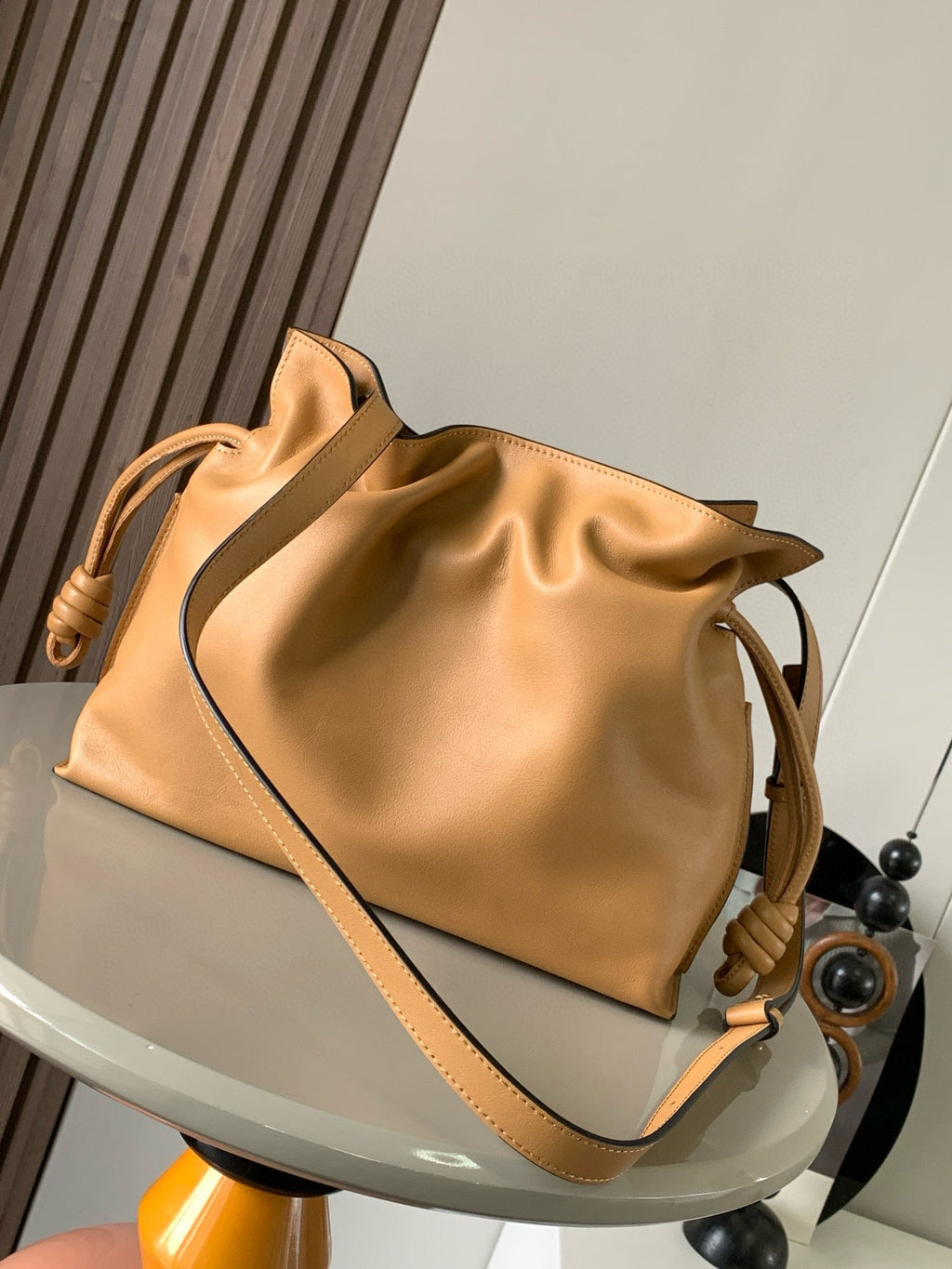 LOE MEDIUM 30 FLAMENCO KNOT IN BEIGE LAMBSKIN