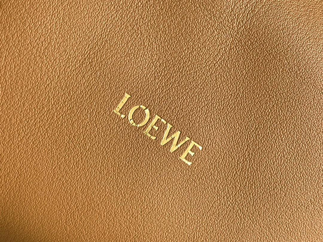 LOE MEDIUM 30 FLAMENCO KNOT IN BEIGE LAMBSKIN