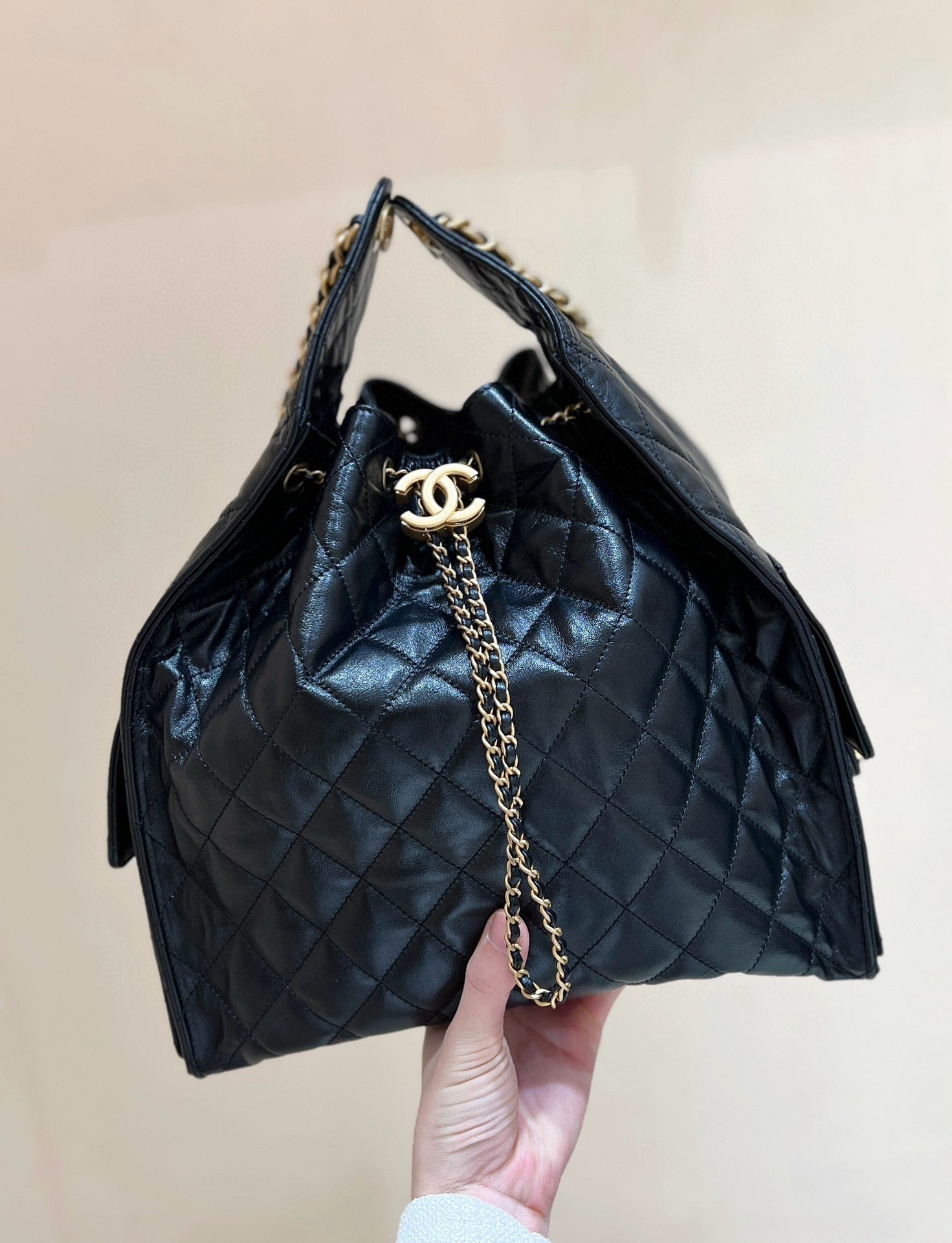 CC 25 HANDBAG IN BLACK 40 GRAINED CALFSKIN GOLD HARDWARE