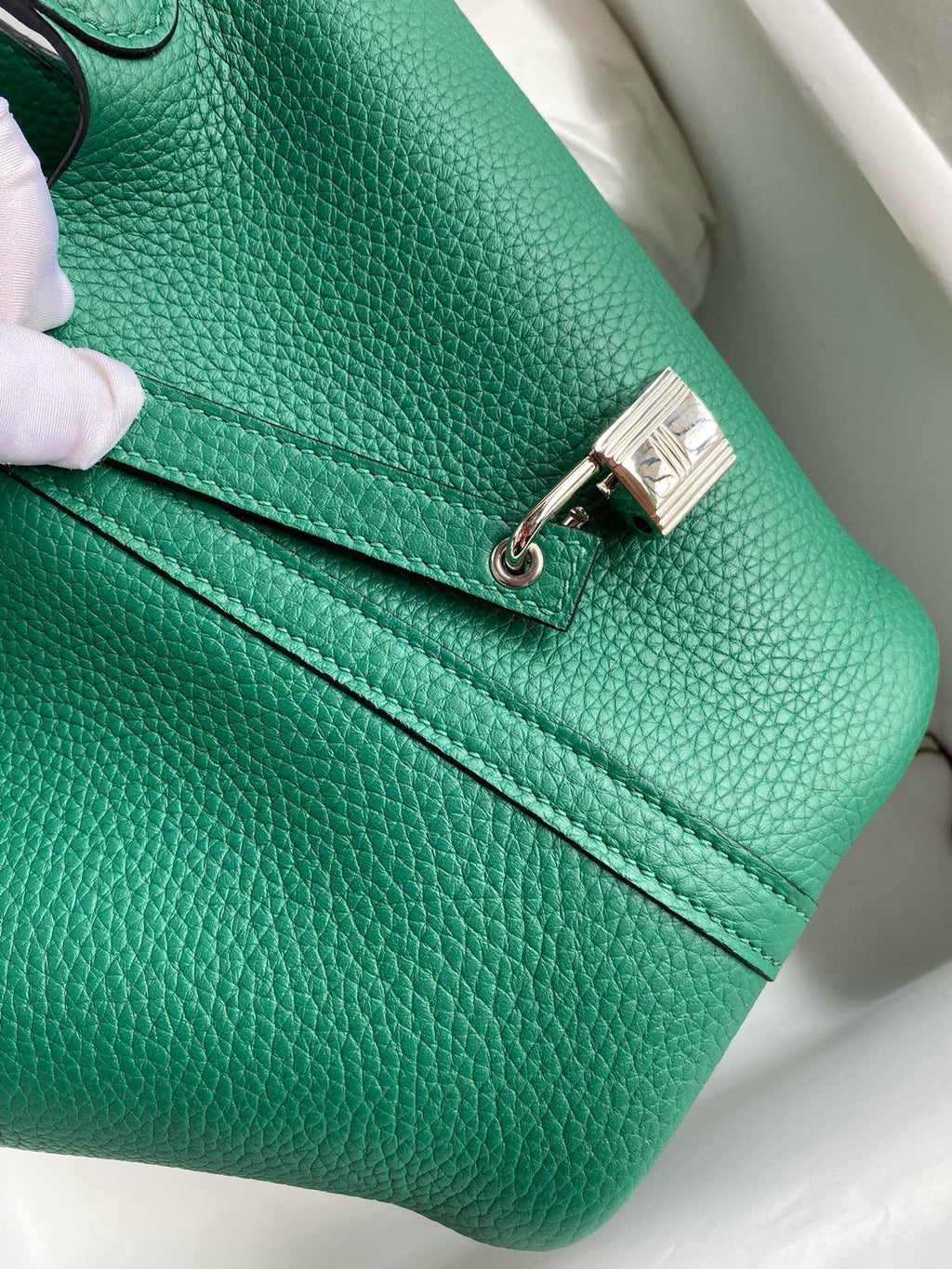 PICOTIN LOCK 18 EMERALD TOGO GOLD HARDWARE