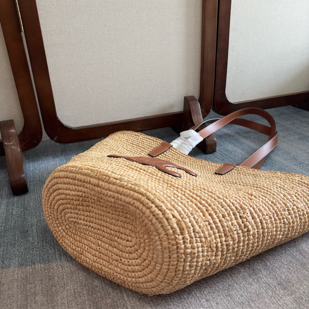 MEDIUM SUPPLE CELINE CLASSIC PANIER IN RAFFIA AND CALFSKIN