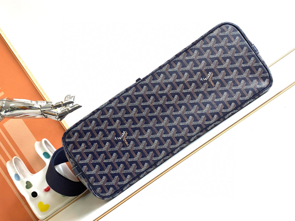 CAPETIEN MESSENGER BAG 39 IN NAVY BLUE GOYARDINE CANVAS AND CALFSKIN